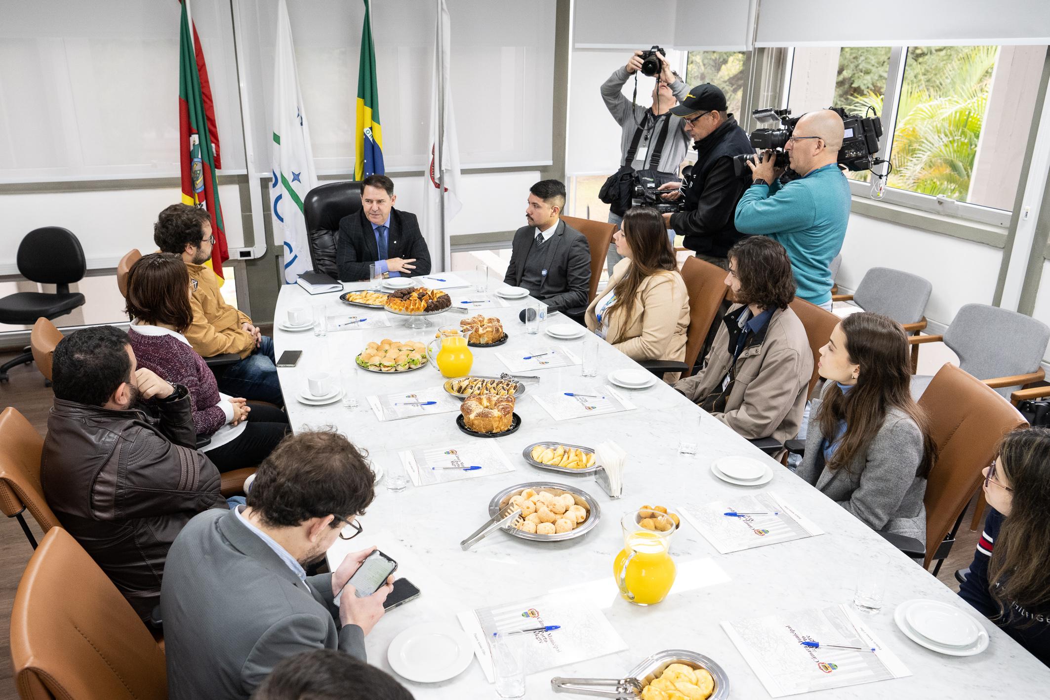 Presidente da C&acirc;mara convidou a imprensa para um caf&eacute; da manh&atilde; e falou sobre o trabalho da Casa