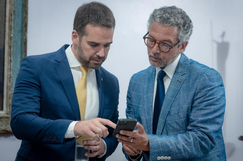 Governador Eduardo Leite e o l&iacute;der do governo, Frederico Antunes