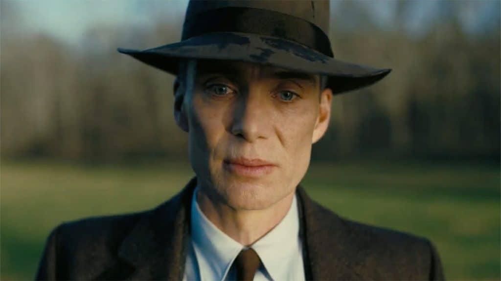 O irl&acirc;ndes Cillian Murphy tem atua&ccedil;&atilde;o destacada e para se parecer mais com o cientista, adotou uma rigorosa dieta, se limitando a comer apenas uma am&ecirc;ndoa todos os dias