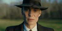 O irlândes Cillian Murphy tem atuação destacada e para se parecer mais com o cientista, adotou uma rigorosa dieta, se limitando a comer apenas uma amêndoa todos os dias