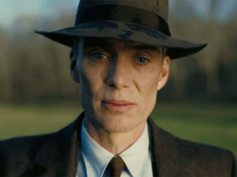 O irlândes Cillian Murphy tem atuação destacada e para se parecer mais com o cientista, adotou uma rigorosa dieta, se limitando a comer apenas uma amêndoa todos os dias O irlândes Cillian Murphy tem atuação destacada e para se parecer mais com o cientista, adotou uma rigorosa dieta, se limitando a comer apenas uma amêndoa todos os dias
