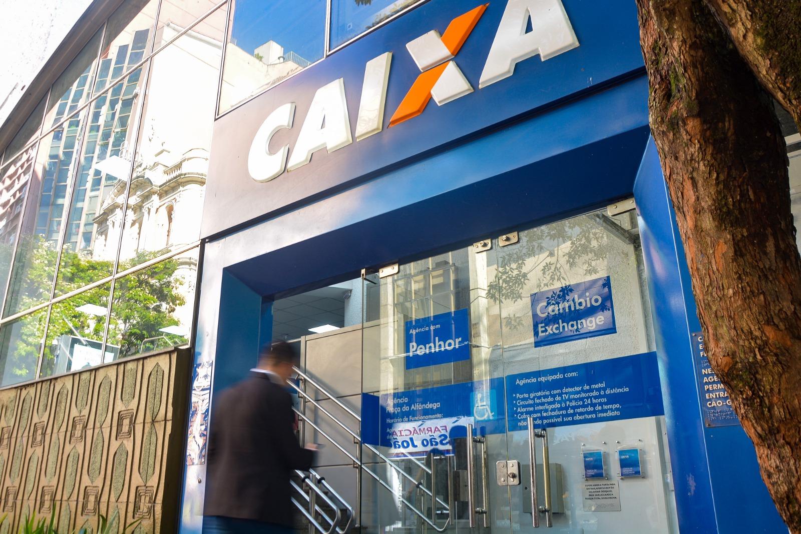 Mesmo com as ag&ecirc;ncias abrindo mais cedo, &agrave;s 9h, pela manh&atilde; o movimento foi reduzido nas unidades do Centro