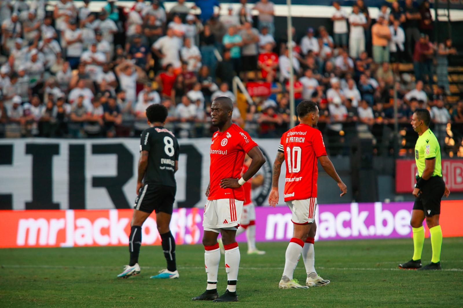 Ap&oacute;s primeiro tempo fraco, Valencia se apresentou melhor na segunda etapa e teve chance de marcar