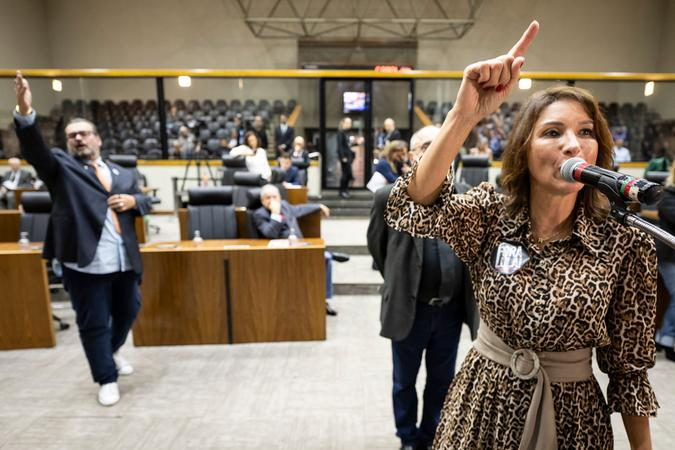 Mo&ccedil;&atilde;o de apoio &agrave; ex-companheira do deputado Leonel Radde (PT) foi motivo de confus&atilde;o na C&acirc;mara