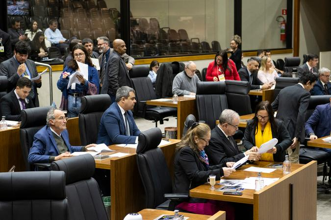 Al&eacute;m de projetos do Executivo, CPIs da educa&ccedil;&atilde;o movimentar&atilde;o a segunda metade do ano na Casa