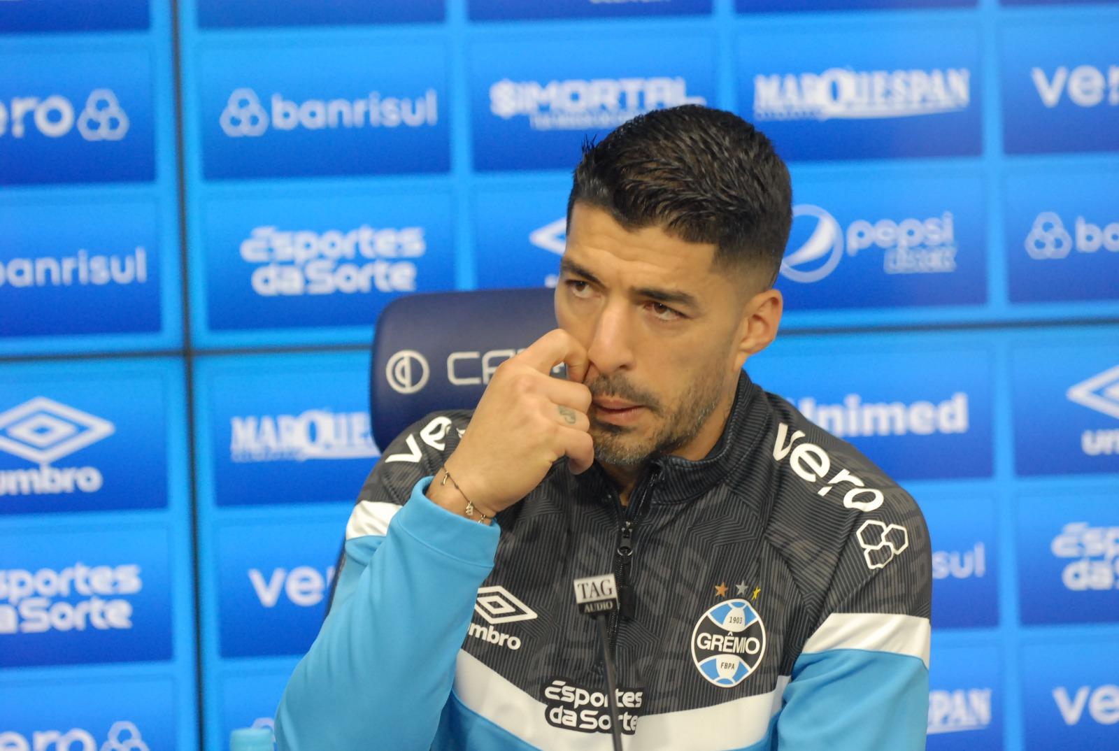 Su&aacute;rez falou com a imprensa neste s&aacute;bado