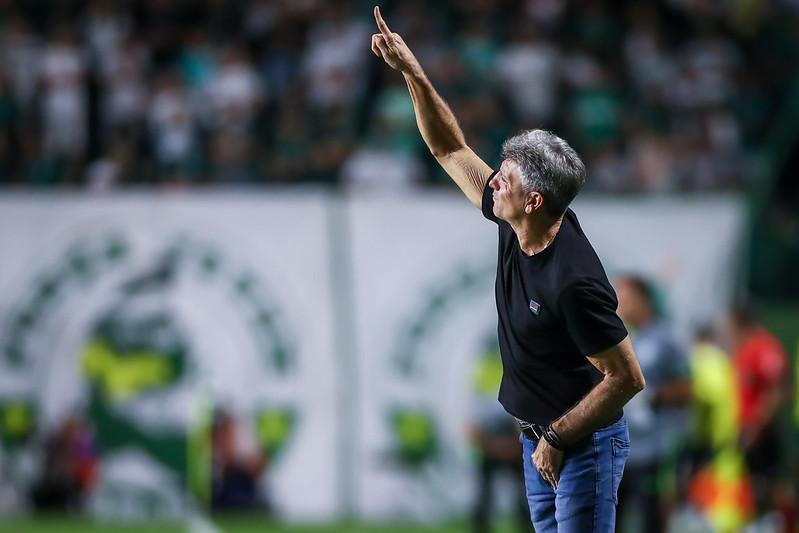 Treinador aguarda mais refor&ccedil;os at&eacute; a pr&oacute;xima quarta-feira