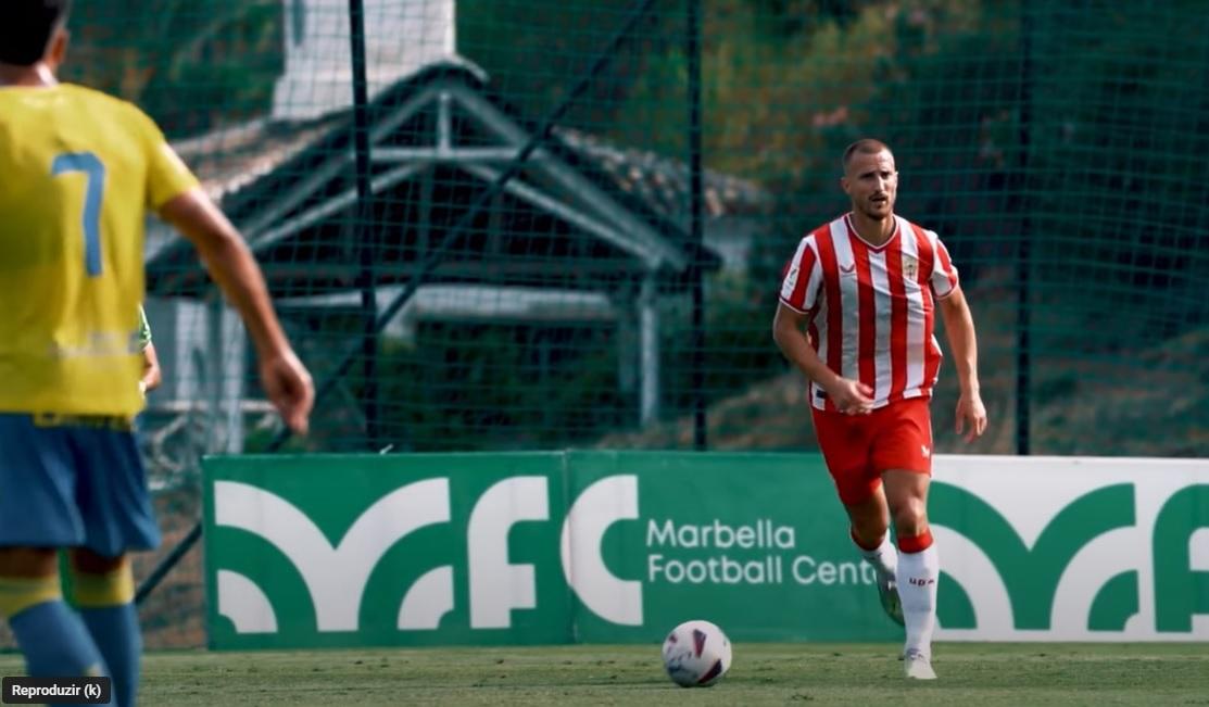 Jogador estava no Alm&eacute;ria da Espanha 