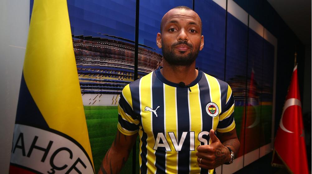 Jogador de 31 anos estava no Fenerbah&ccedil;e da Turquia