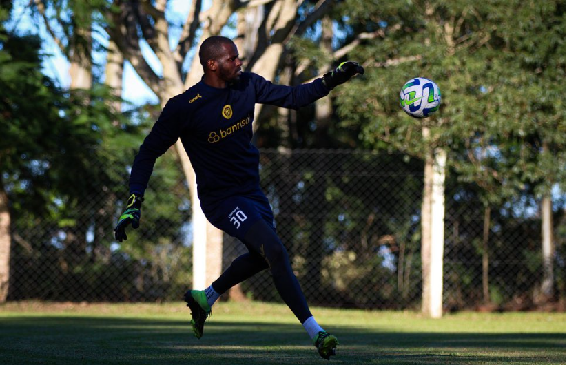 Ca&iacute;que tem 26 anos e foi destaque do Ypiranga no Gauch&atilde;o 2023