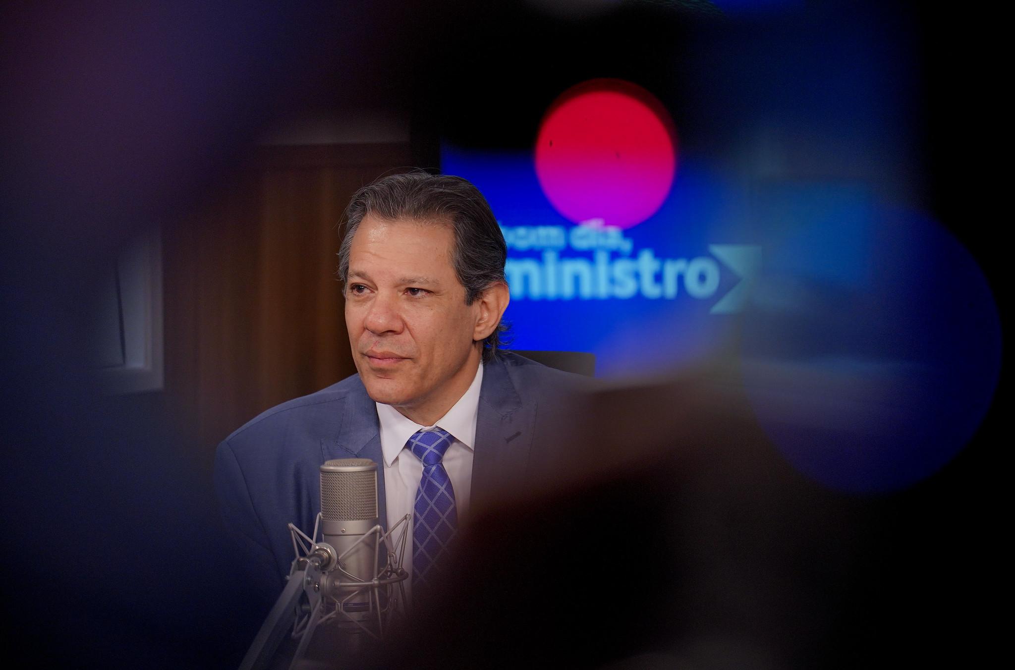 Haddad prev&ecirc; queda de juros no Brasil 