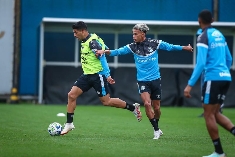 Janela do Gr&ecirc;mio ganha peso com perman&ecirc;ncia de Su&aacute;rez