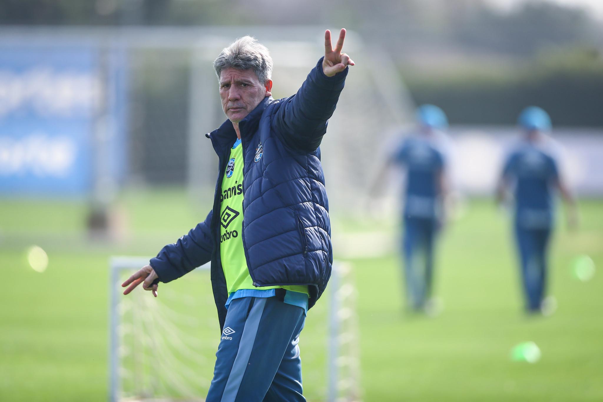 Renato comanda treino no Gr&ecirc;mio