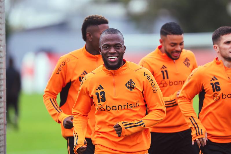 Valencia responde postagem de ex-colega de sele&ccedil;&atilde;o ap&oacute;s pol&ecirc;mica no Inter 