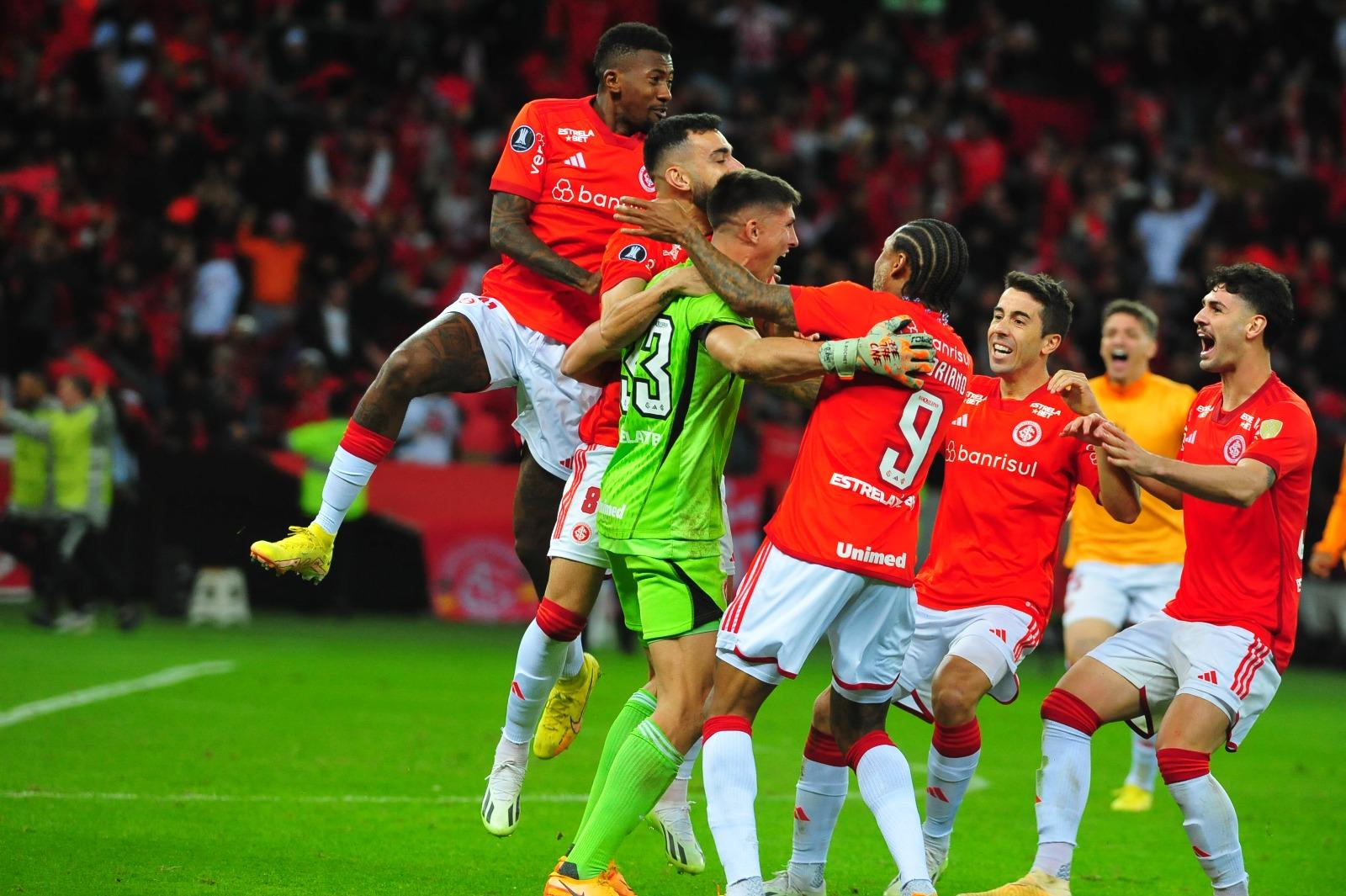 Festa colorada no Beira-Rio