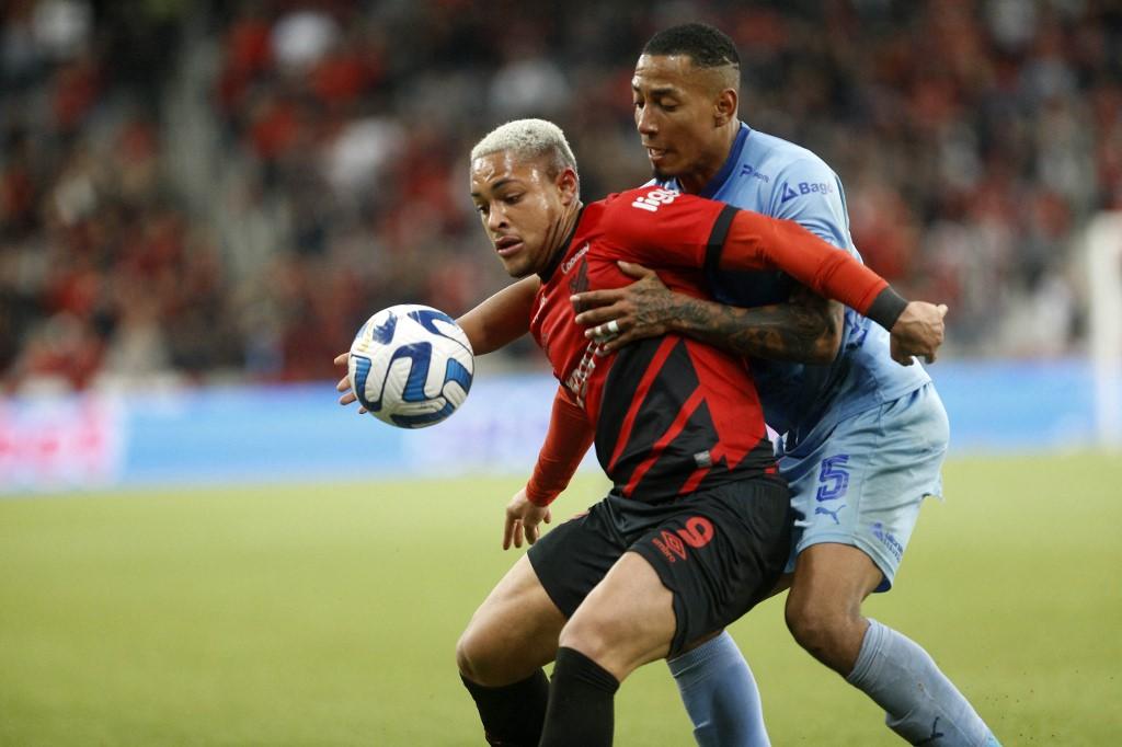 Time boliviano levou a melhor por 5 a 4 nas penalidades na Arena da Baixada