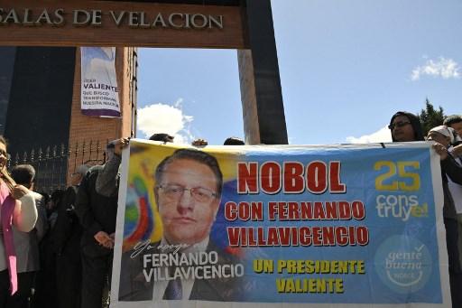 Simpatizantes de Villavicencio fizeram manifesto em frente ao cemit&eacute;rio onde ele foi enterraddo 