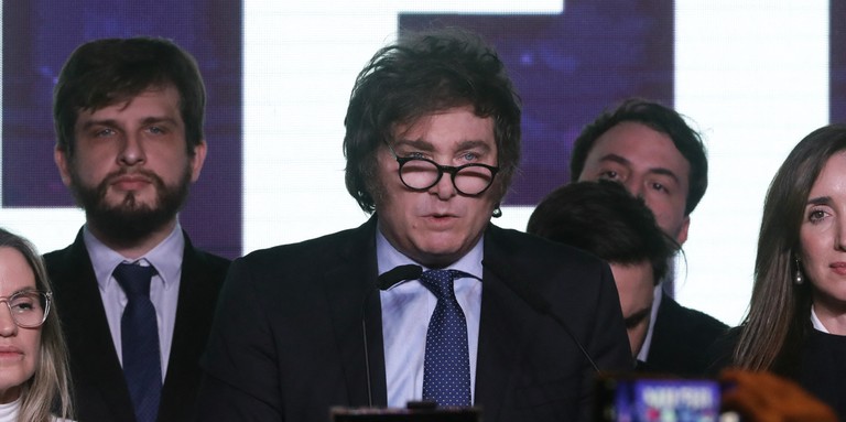 Javier Milei surpreendeu nas primárias da Argentina Javier Milei surpreendeu nas primárias da Argentina