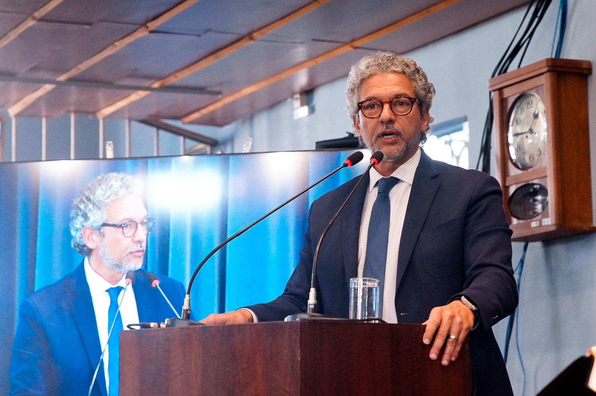 L&iacute;der do governo, Frederico Antunes agradeceu o apoio dos l&iacute;deres para antecipar a vota&ccedil;&atilde;o