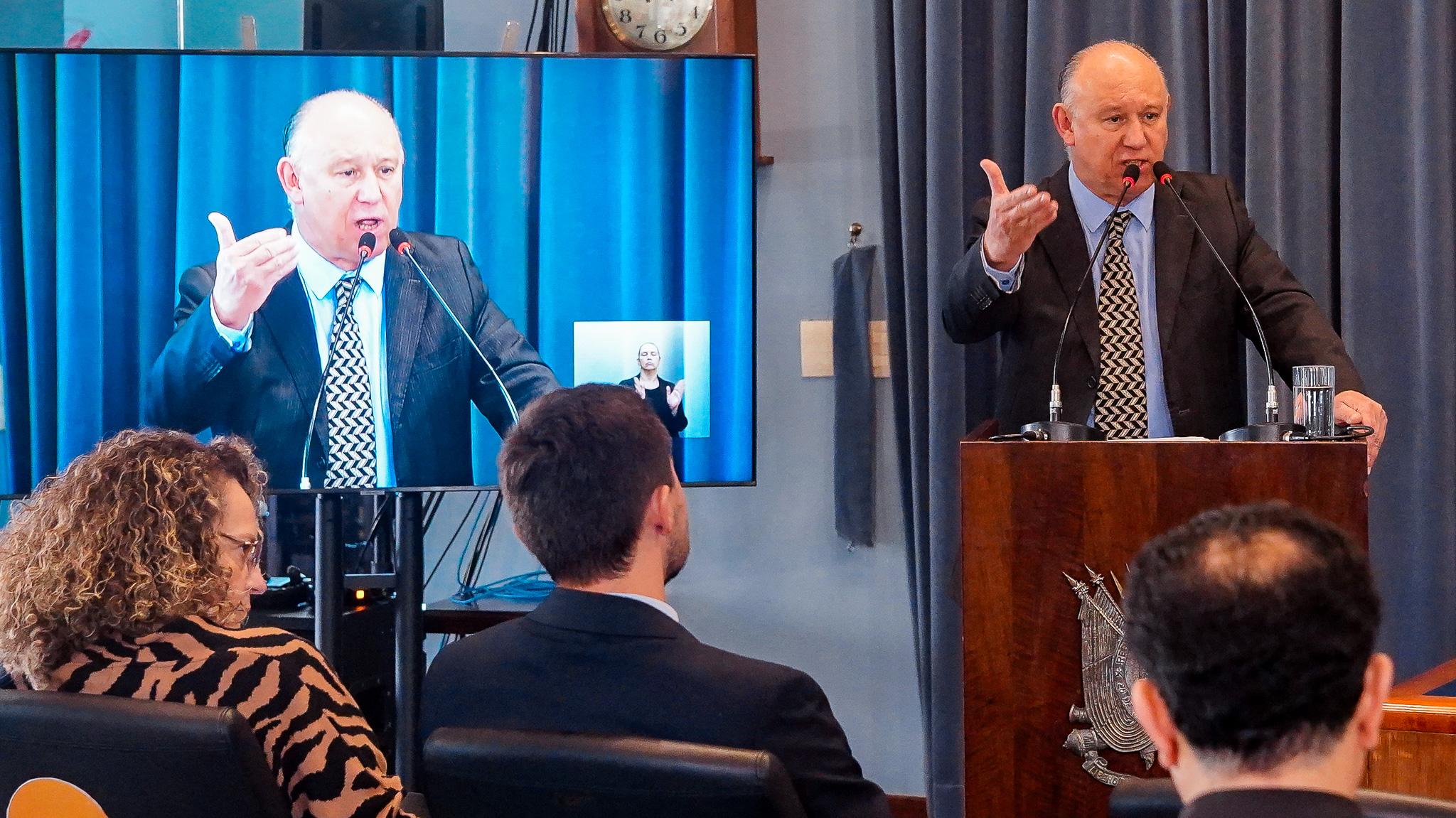 Deputados, como Pepe Vargas (PT), abordaram a necessidade de fortalecimento da ag&ecirc;ncia estadual de regula&ccedil;&atilde;o