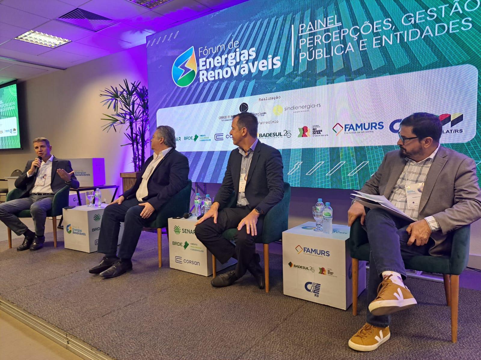 Primeiro painel do dia abordou as percep&ccedil;&otilde;es da gest&atilde;o p&uacute;blica e entidades