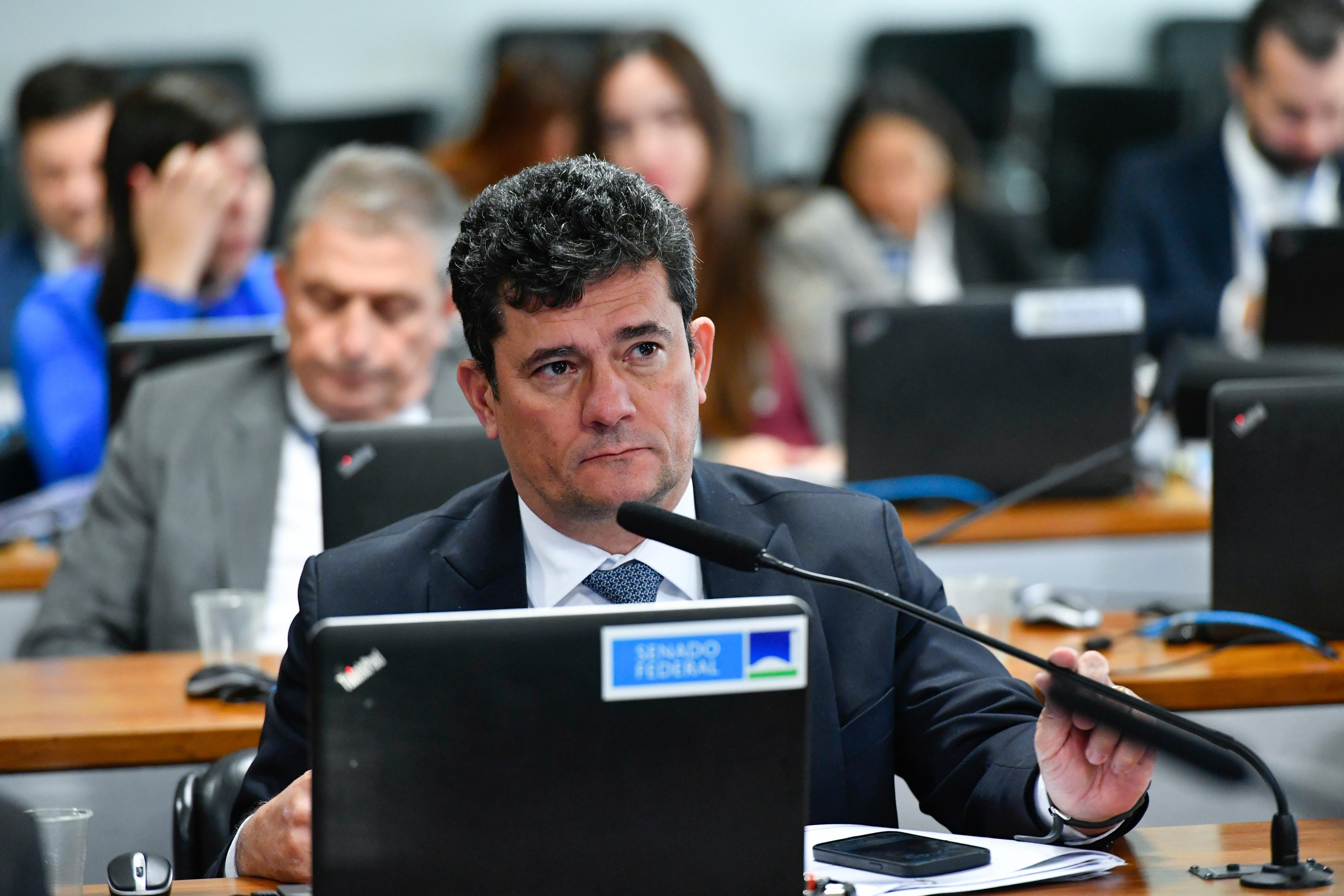 Moro entra em embate com hacker 