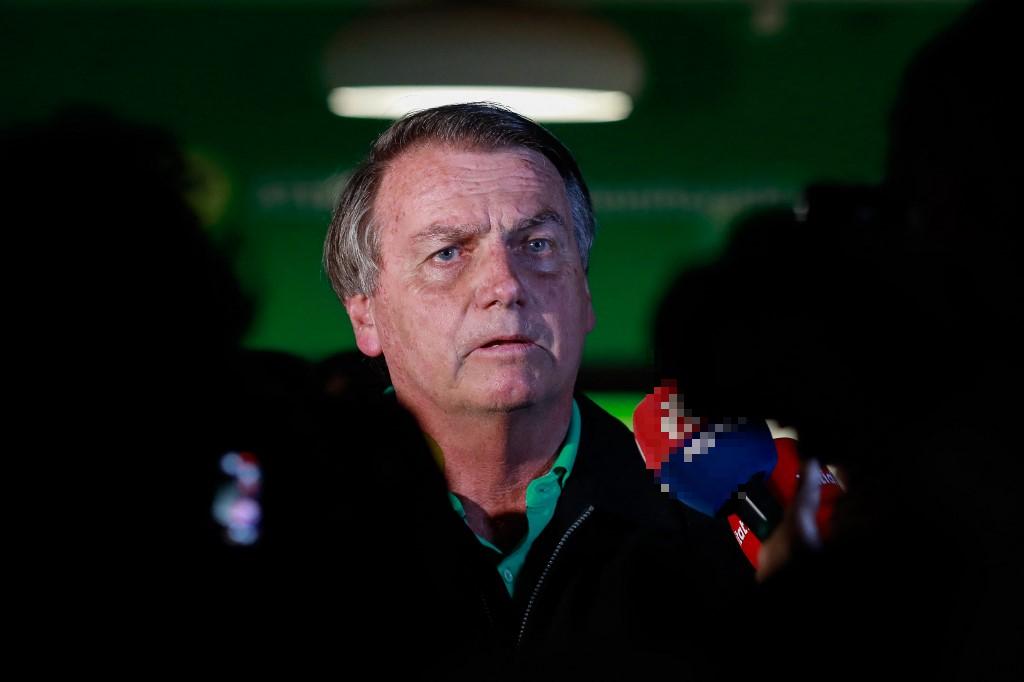 Bolsonaro classifica como "camicase" estrat&eacute;gia de confiss&atilde;o de Mauro Cid 