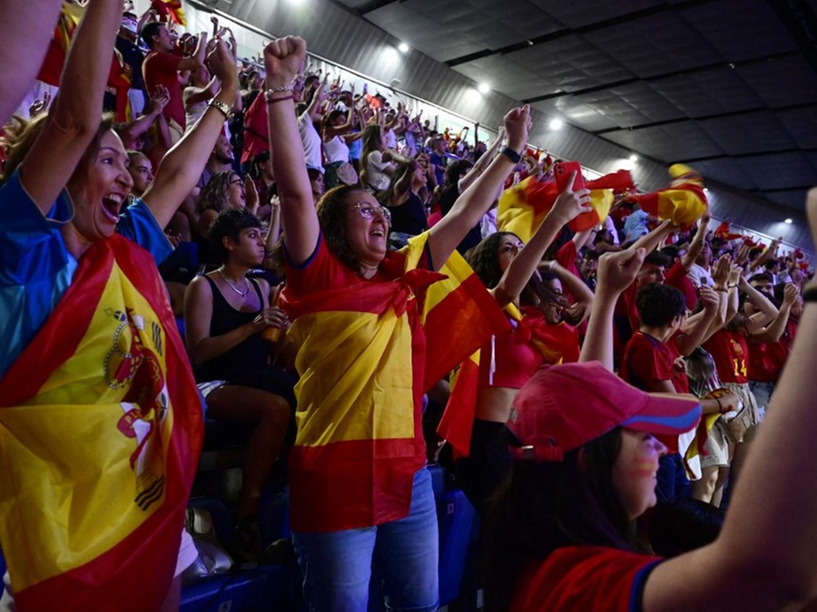 Torcedores comemoram vitória da Espanha  Torcedores comemoram vitória da Espanha