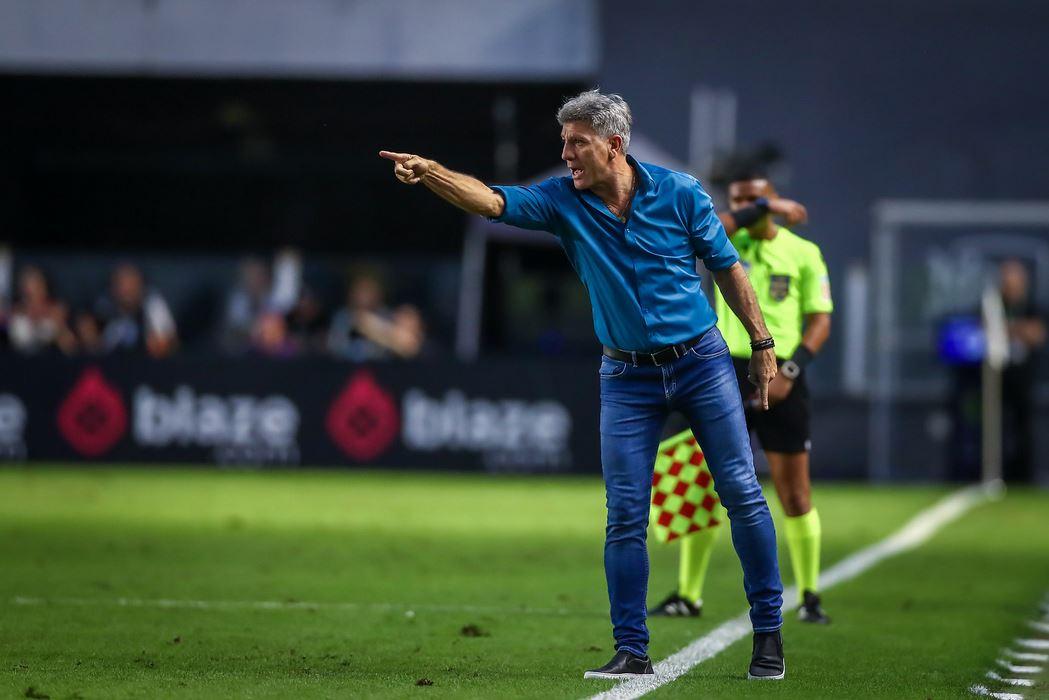 Treinador prometeu "cobran&ccedil;a a semana toda"