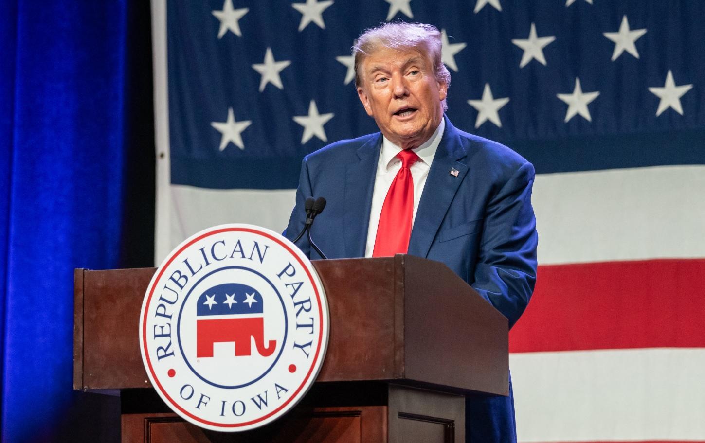 Aus&ecirc;ncia de Trump rouba a cena em debate republicano tenso