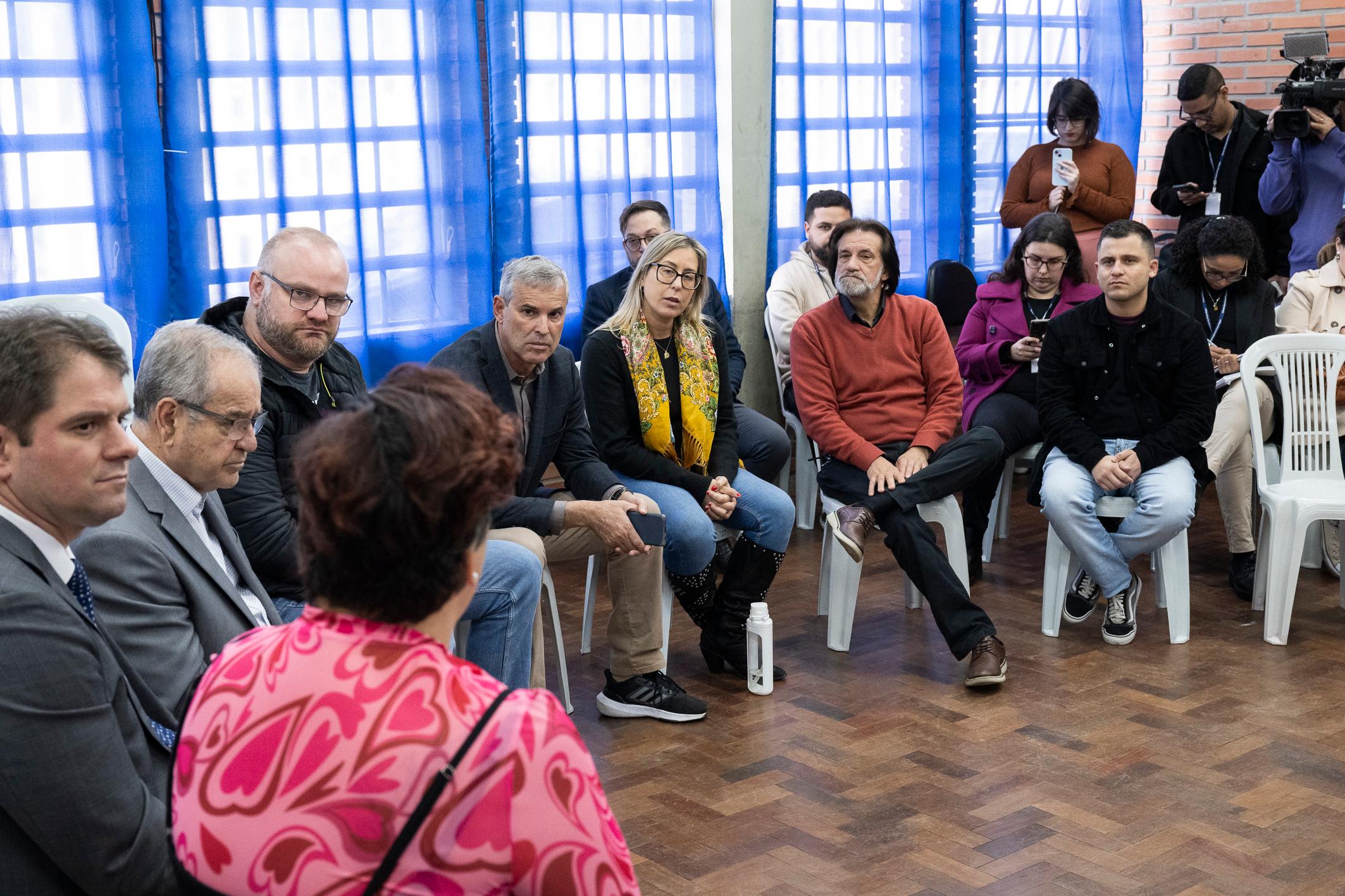 Vereadores da CPI conversaram com a diretora da escola Porto Novo