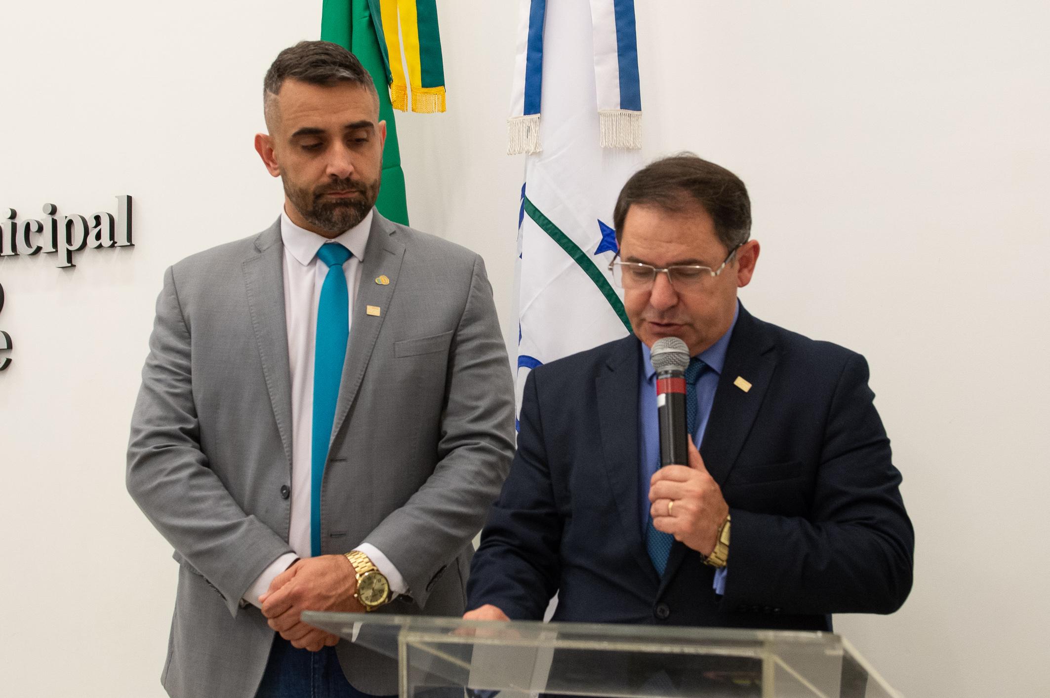 Presidente da Casa, Hamilton Sossmeier, na promulga&ccedil;&atilde;o da lei de autoria do ent&atilde;o vereador Alexandre Bobadra