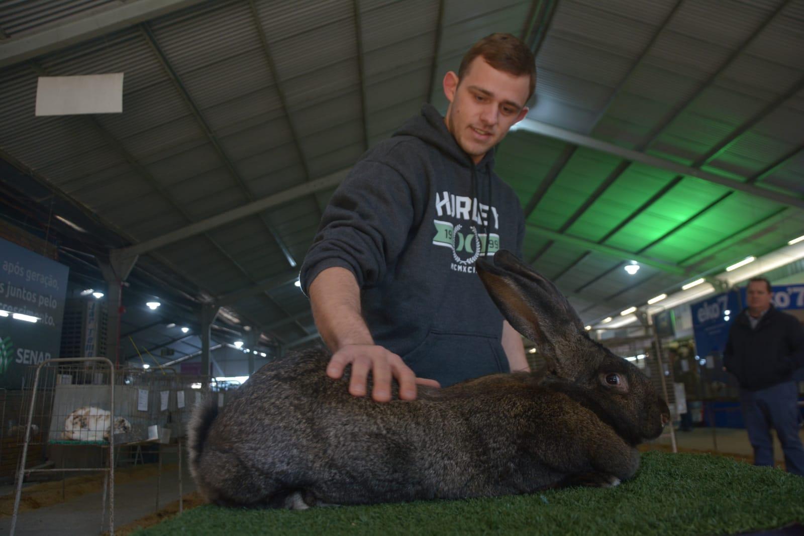 Patrick Olbermann, de Santa Maria do Herval, diz que a f&ecirc;mea pesa 8,5 quilos