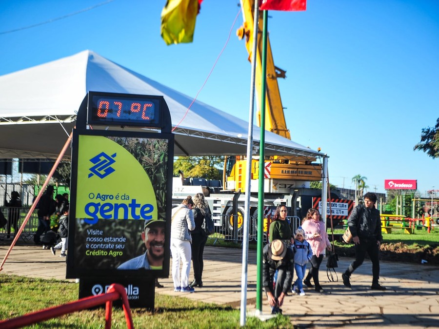 Manhã ensolarada atrai as famílias para o Parque de Exposições Assis Brasil Manhã ensolarada atrai as famílias para o Parque de Exposições Assis Brasil