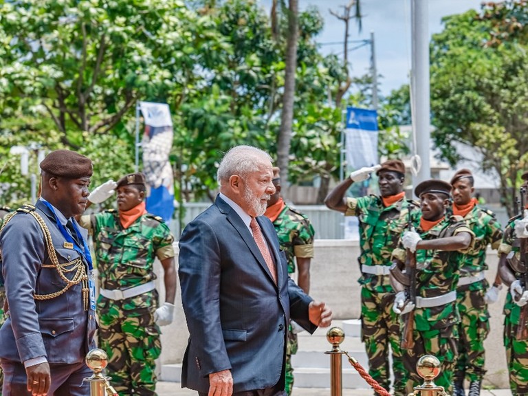 Presidente participou em São Tomé e Príncipe da cúpula da Comunidade de Países de Língua Portuguesa Presidente participou em São Tomé e Príncipe da cúpula da Comunidade de Países de Língua Portuguesa
