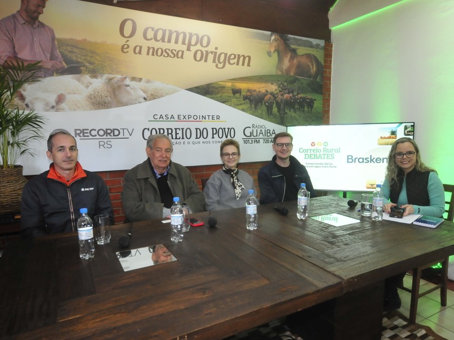 Debate reuniu representantes do campo e da indústria para avaliar os impactos do rápido avanço tecnológico nas produção de grãos, especialmente após a pandemia de Covid-19 Debate reuniu representantes do campo e da indústria para avaliar os impactos do rápido avanço tecnológico nas produção de grãos, especialmente após a pandemia de Covid-19