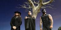 Projeto musical voltado ao Gothic Rock, Post-Punk e Darkwave, a banda gaúcha bebe de fontes oitentistas dos primórdios da Música Gótica