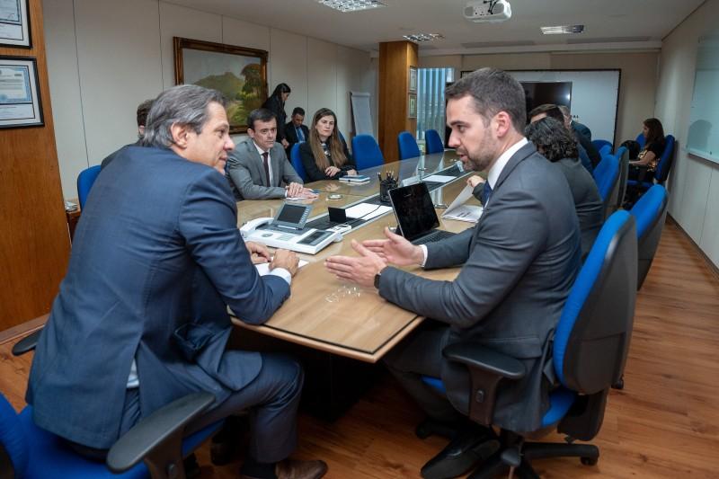 Em Bras&iacute;lia, Leite pede altera&ccedil;&atilde;o em regras do regime fiscal e defende concess&atilde;o da Trensurb