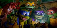 As quatro tartarugas-ninjas mutantes recebem a ajuda da adolescente April O'Neil, que sonha em ser jornalista, e que tenta mostrar que elas não são seres que devem ser temidos