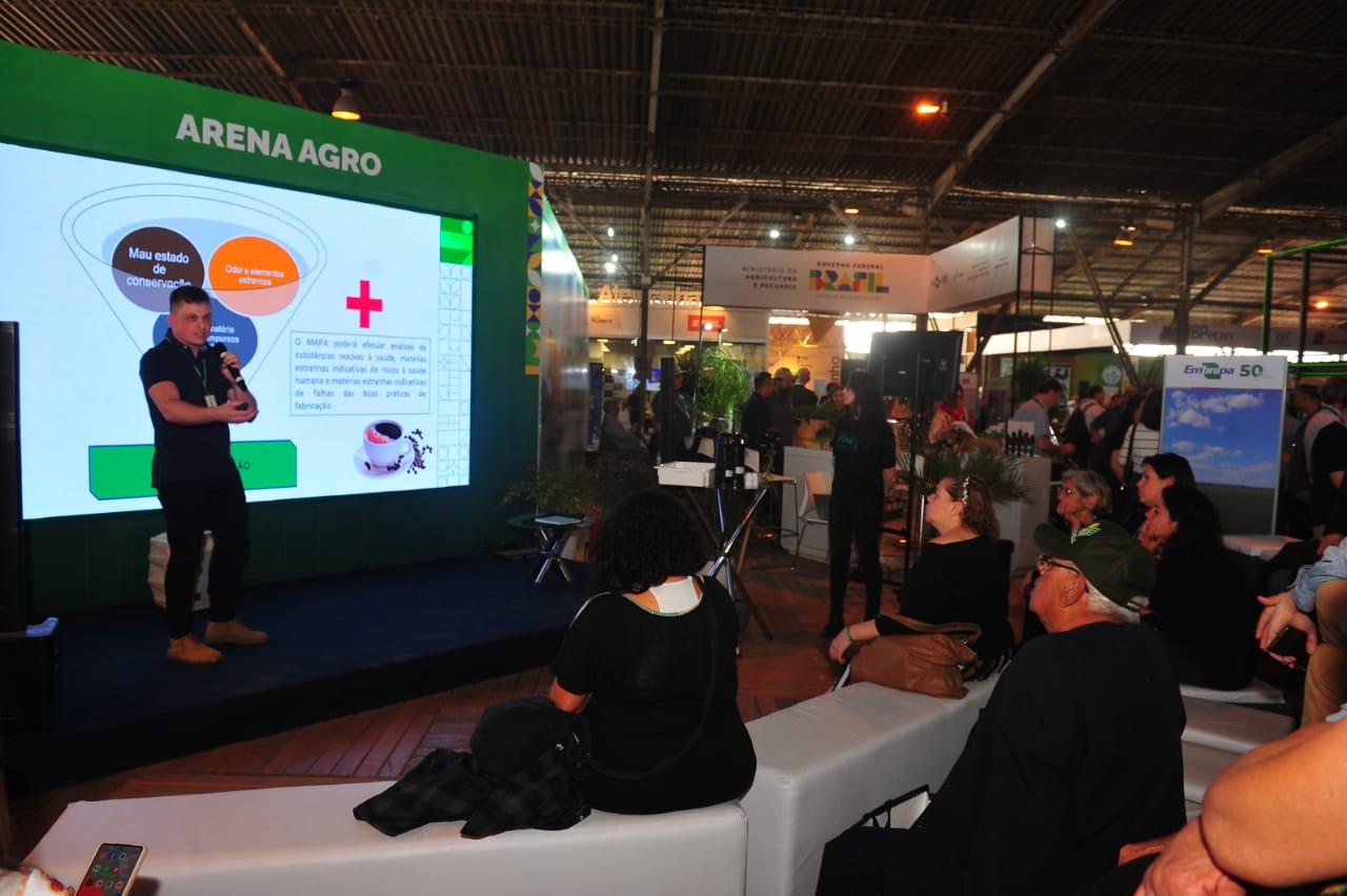 Laborat&oacute;rio faz detec&ccedil;&atilde;o de impurezas no caf&eacute; torrado, como folhas e outros res&iacute;duos