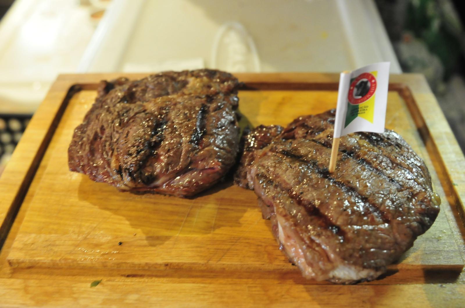 Carne se destaca por sua gordura entre as fibras e maciez 