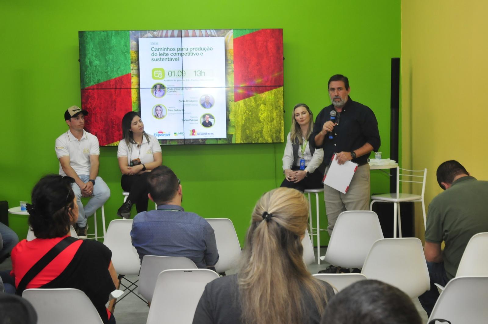 Painel mostrou que existem alternativas para superar a crise na produ&ccedil;&atilde;o de leite no Brasil e no Rio Grande do Sul