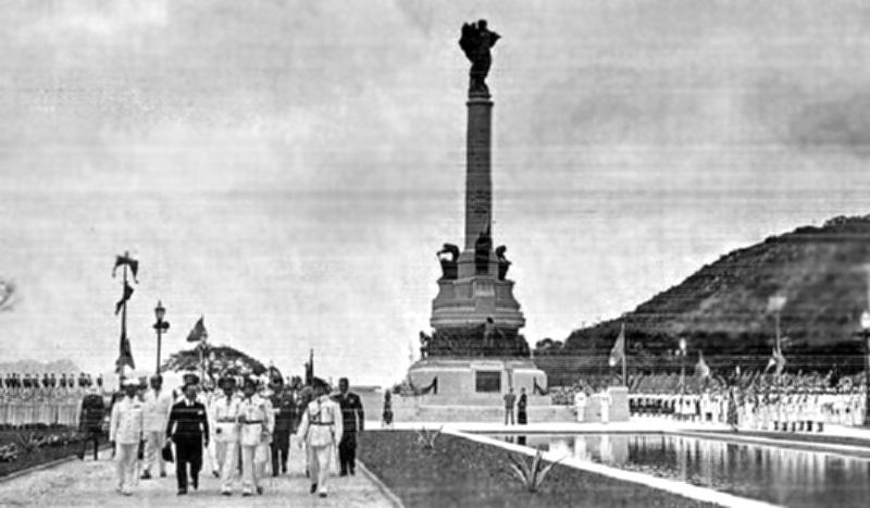 Monumento &eacute; dedicado aos her&oacute;is da campanha de Laguna e Dourados