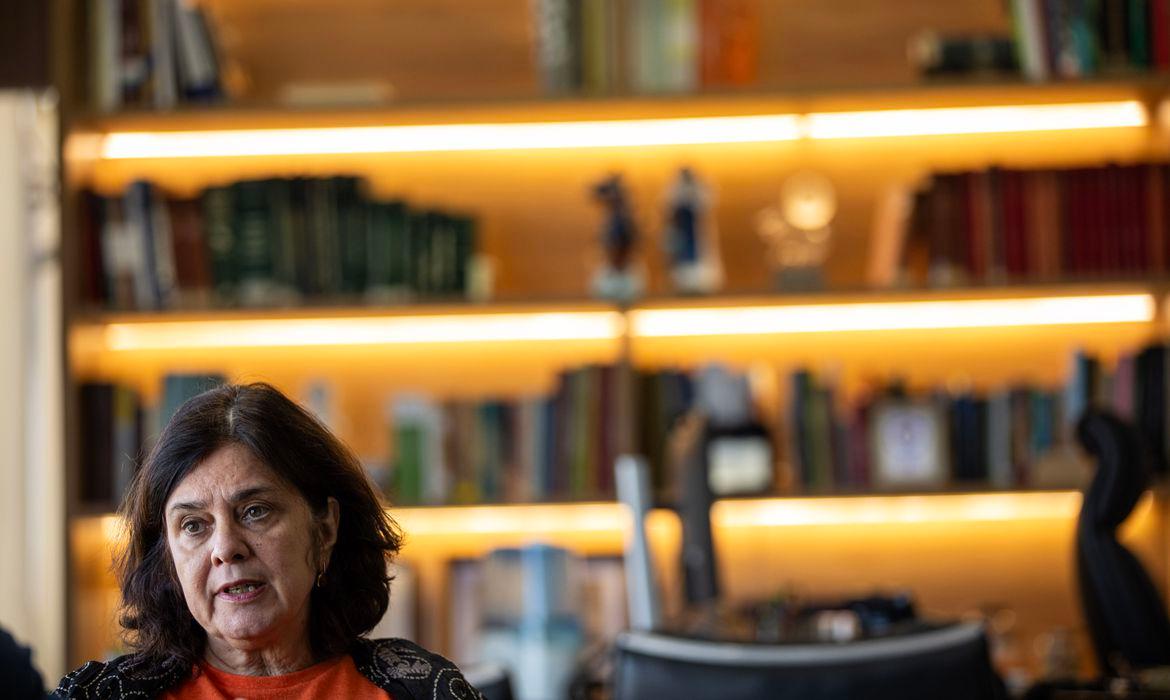 Ministra da Sa&uacute;de, N&iacute;sia Trindade