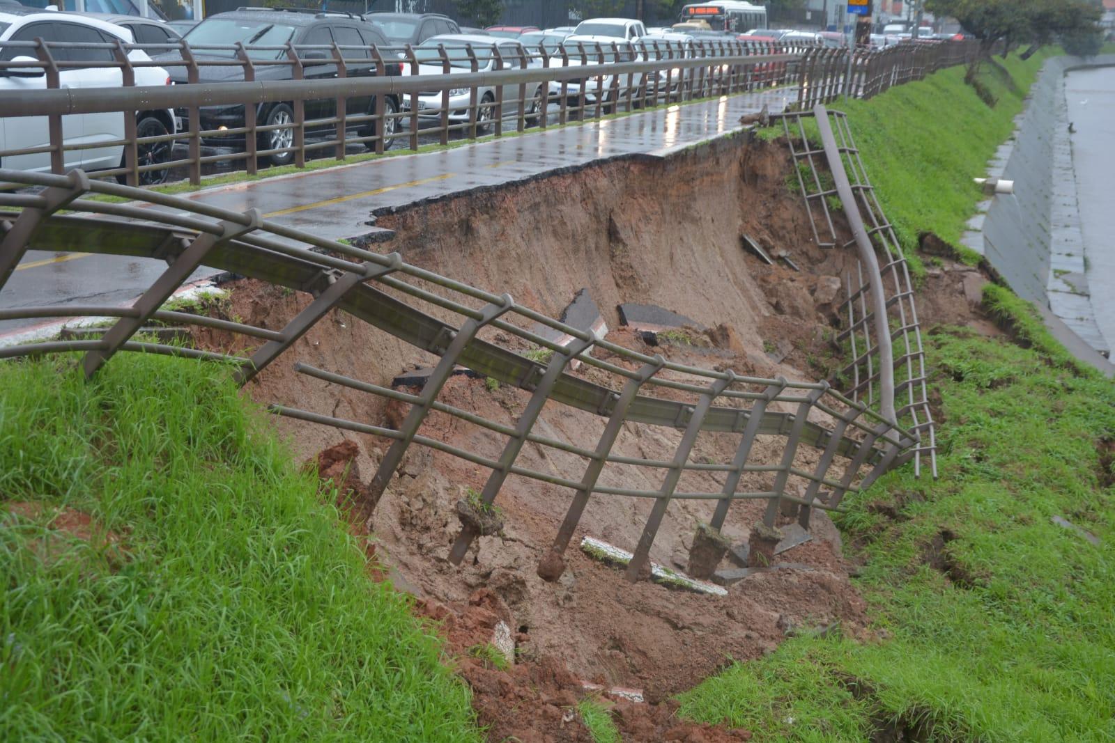 Desabamento nesta segunda foi causado pelas fortes chuvas na Capital