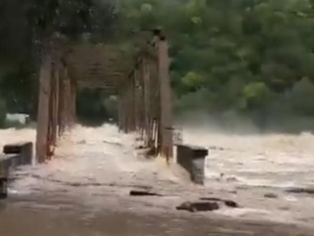 Rio das Antas provocou danos na estrutura de ponte