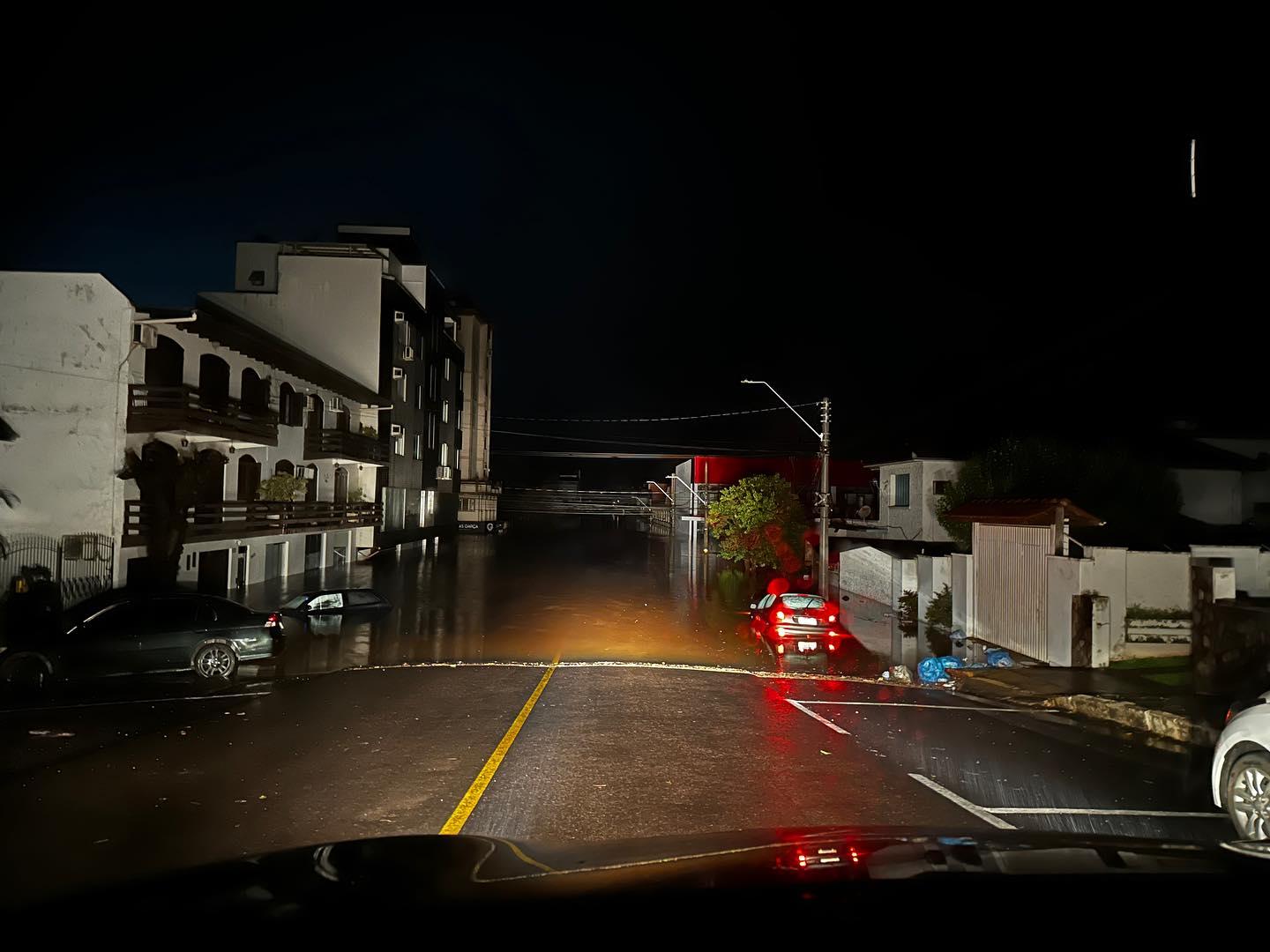 Em Encantando, enchente do Rio Taquari avan&ccedil;ou pelas ruas da cidade