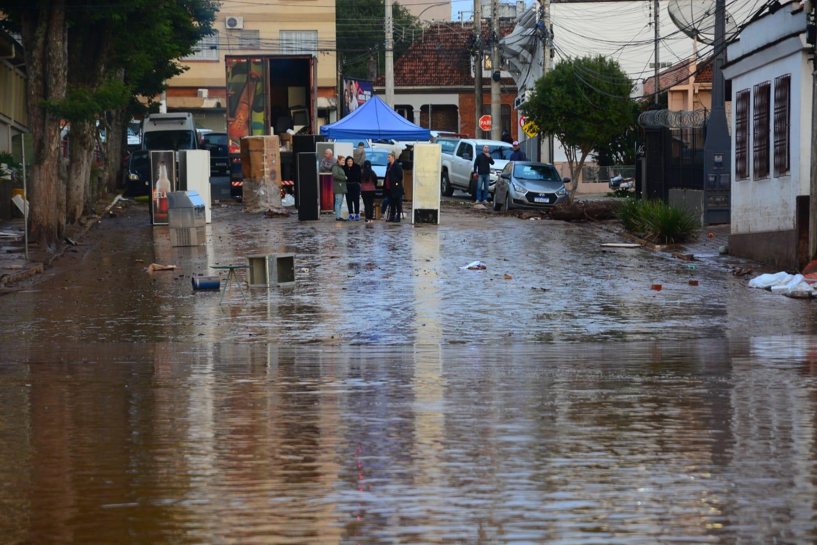 Enchentes causam danos a diversos munic&iacute;pios do RS 