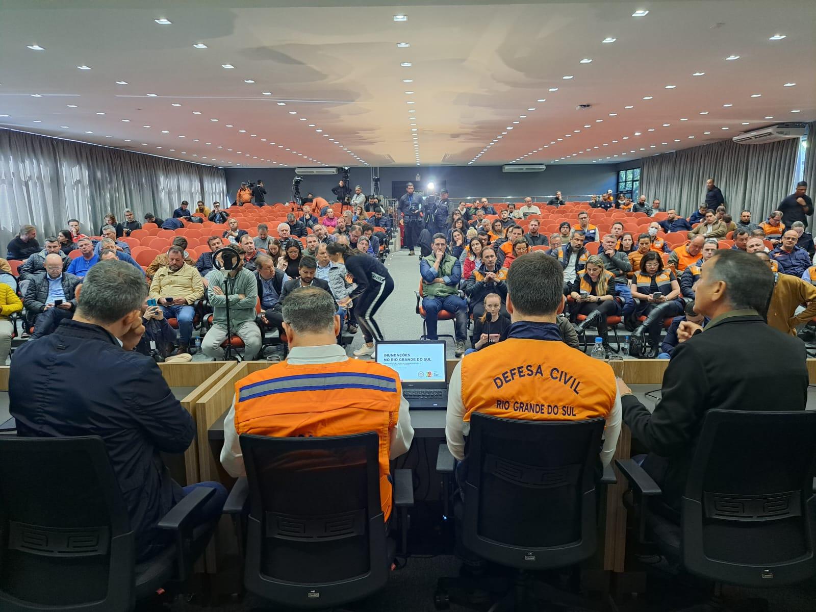 Governador Eduardo Leite anunciou o cancelamento dos desfiles de 7 de setembro em todo o RS