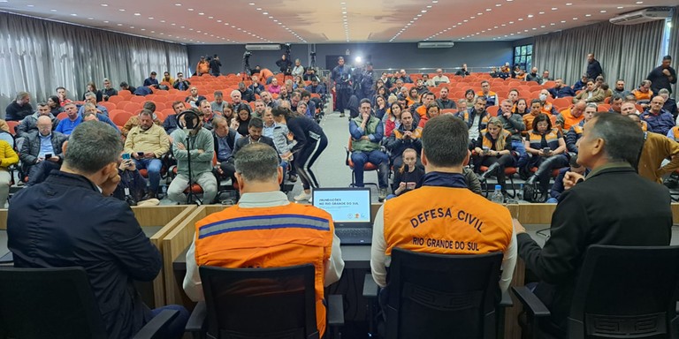 Governador Eduardo Leite anunciou o cancelamento dos desfiles de 7 de setembro em todo o RS Governador Eduardo Leite anunciou o cancelamento dos desfiles de 7 de setembro em todo o RS